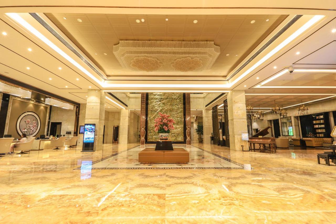Royal Garden Hotel Shanghai-Free Shuttle To And From Disney & Pvg & Close Metro Line2 Easy To Sha New Expo Buitenkant foto