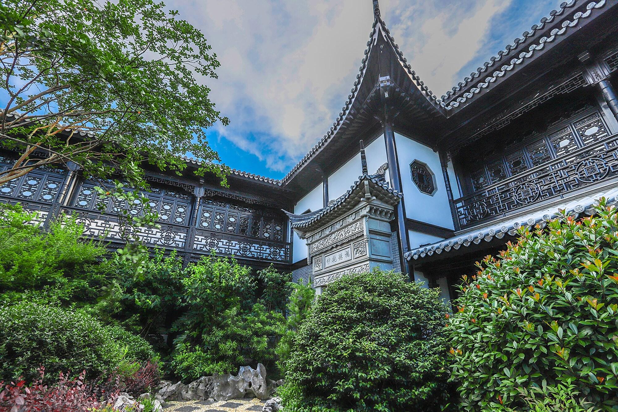 Royal Garden Hotel Shanghai-Free Shuttle To And From Disney & Pvg & Close Metro Line2 Easy To Sha New Expo Buitenkant foto