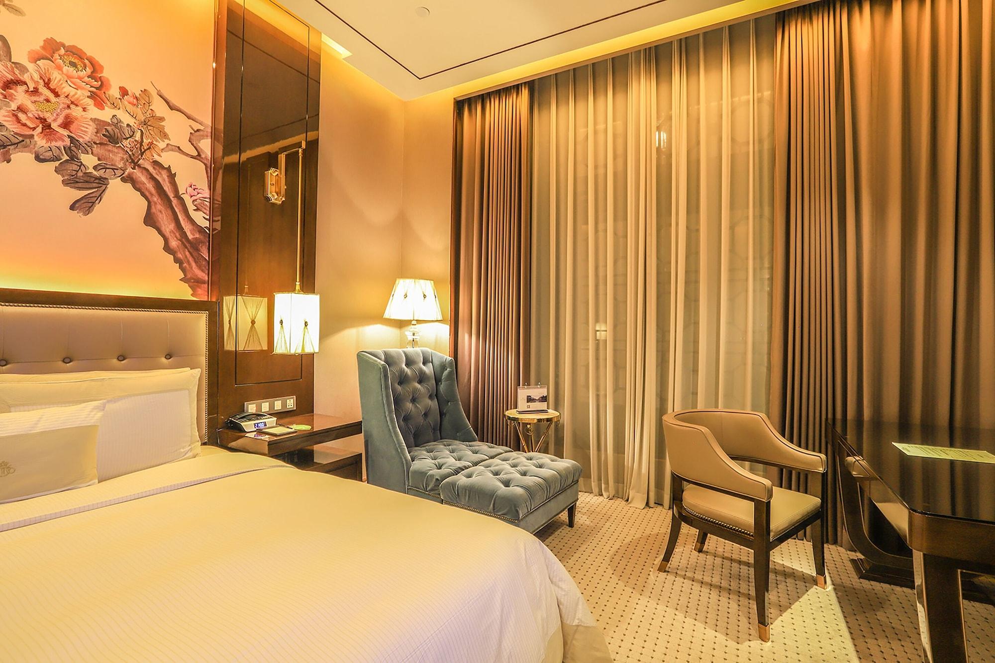 Royal Garden Hotel Shanghai-Free Shuttle To And From Disney & Pvg & Close Metro Line2 Easy To Sha New Expo Buitenkant foto