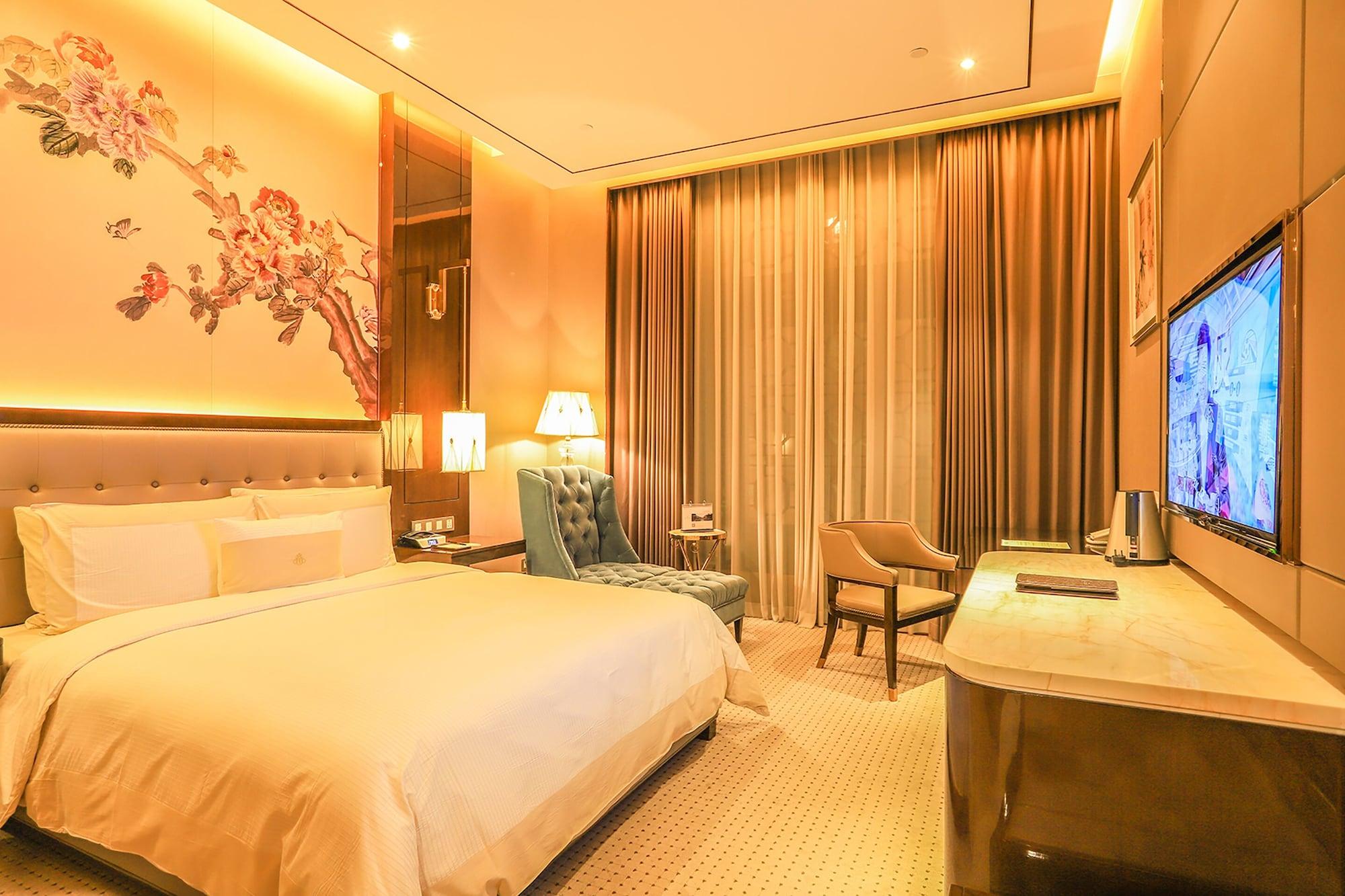 Royal Garden Hotel Shanghai-Free Shuttle To And From Disney & Pvg & Close Metro Line2 Easy To Sha New Expo Buitenkant foto