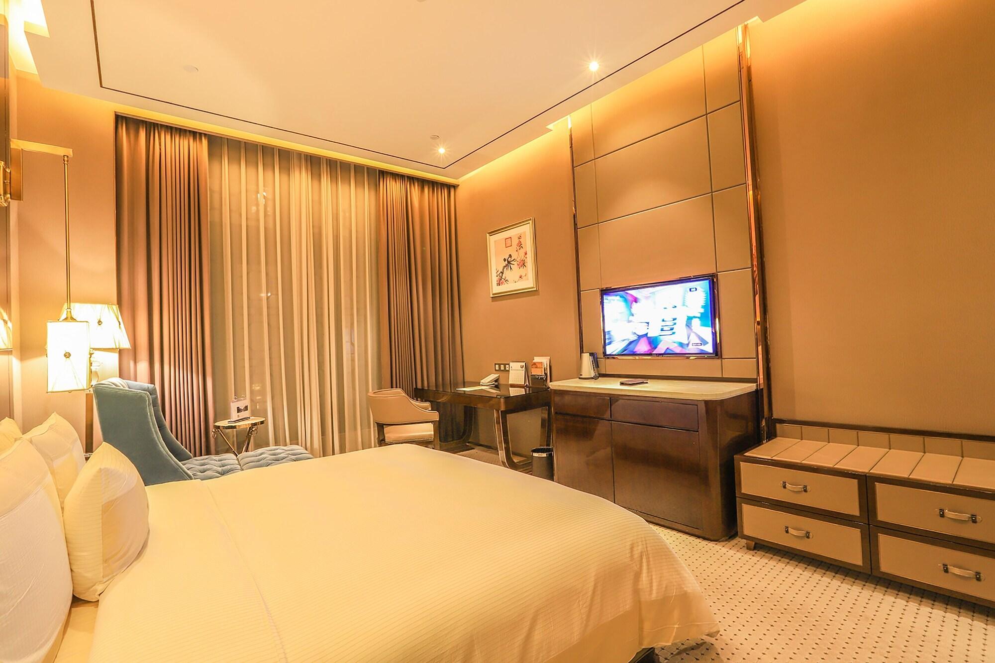Royal Garden Hotel Shanghai-Free Shuttle To And From Disney & Pvg & Close Metro Line2 Easy To Sha New Expo Buitenkant foto