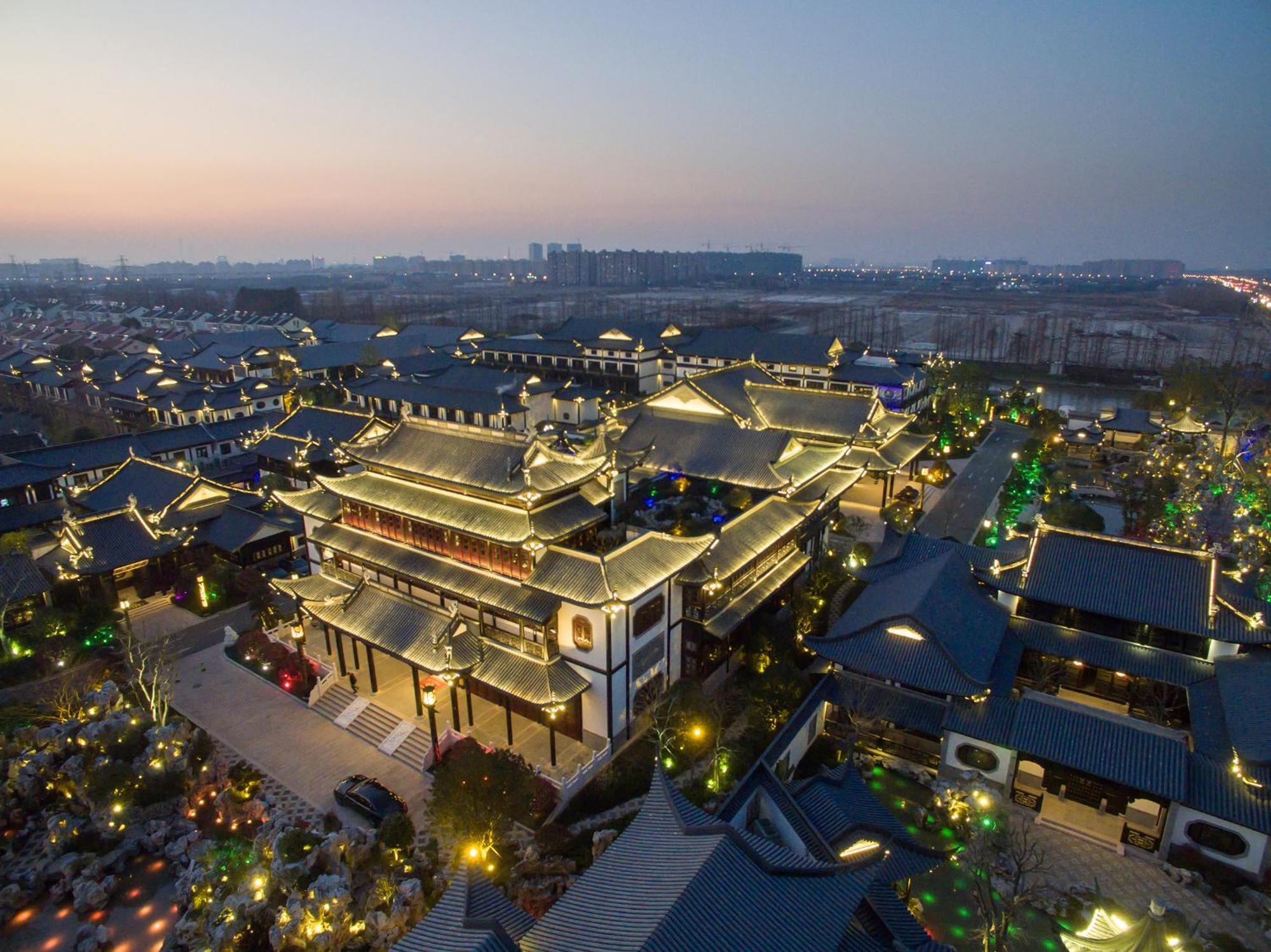 Royal Garden Hotel Shanghai-Free Shuttle To And From Disney & Pvg & Close Metro Line2 Easy To Sha New Expo Buitenkant foto