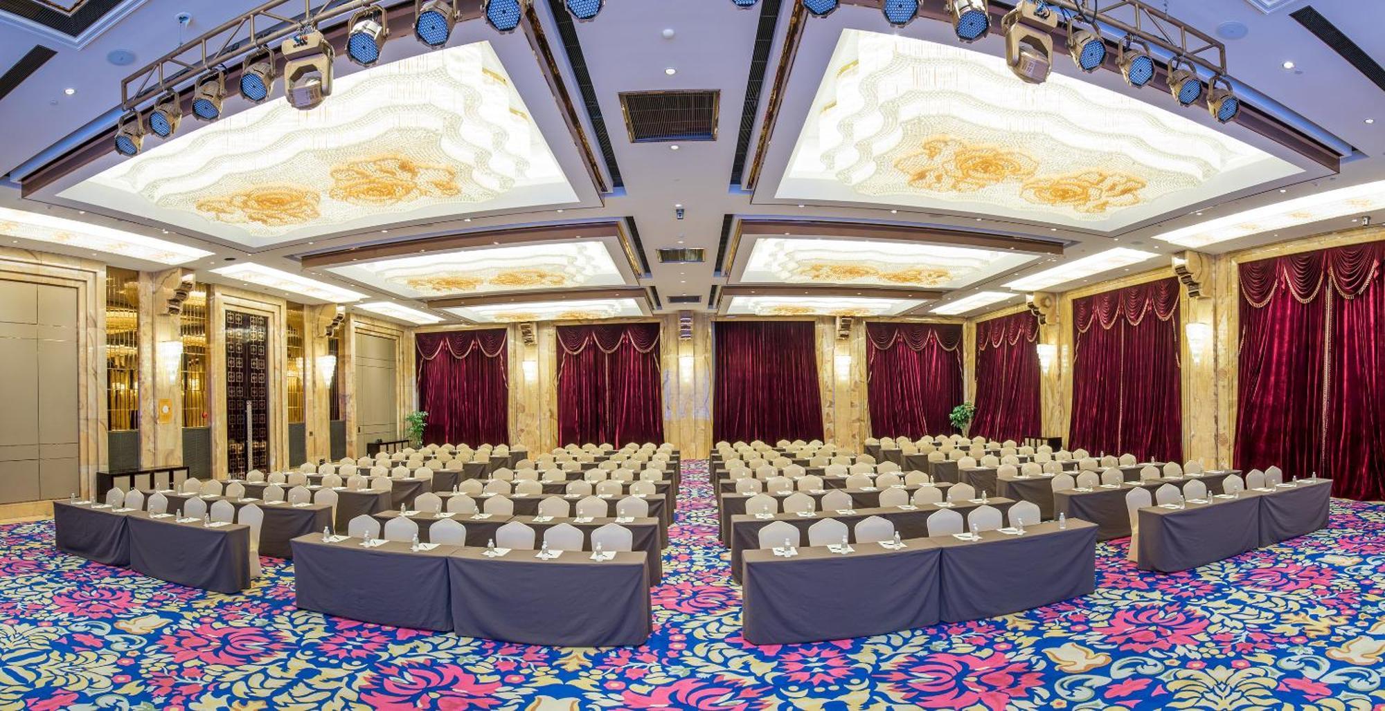 Royal Garden Hotel Shanghai-Free Shuttle To And From Disney & Pvg & Close Metro Line2 Easy To Sha New Expo Buitenkant foto