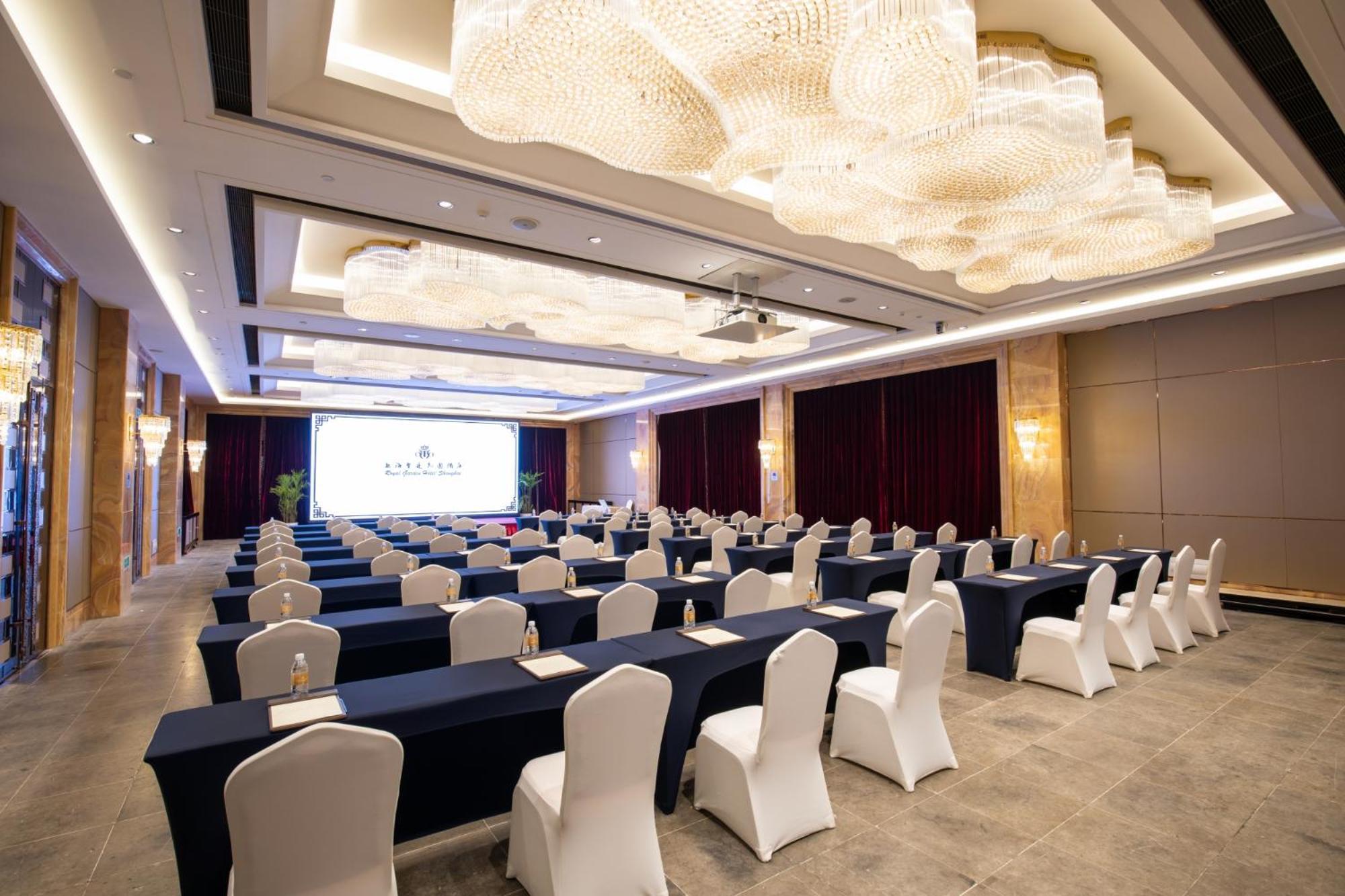 Royal Garden Hotel Shanghai-Free Shuttle To And From Disney & Pvg & Close Metro Line2 Easy To Sha New Expo Buitenkant foto