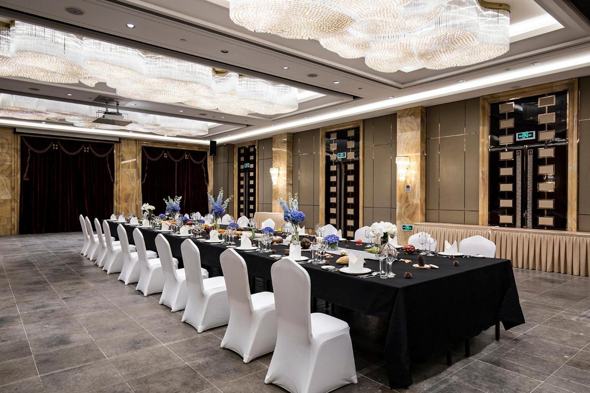 Royal Garden Hotel Shanghai-Free Shuttle To And From Disney & Pvg & Close Metro Line2 Easy To Sha New Expo Buitenkant foto