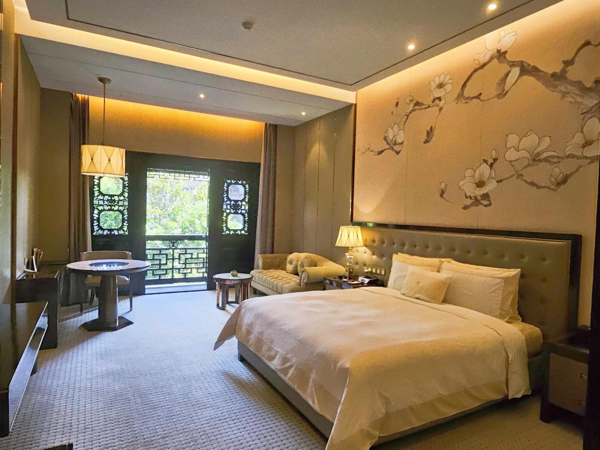 Royal Garden Hotel Shanghai-Free Shuttle To And From Disney & Pvg & Close Metro Line2 Easy To Sha New Expo Buitenkant foto