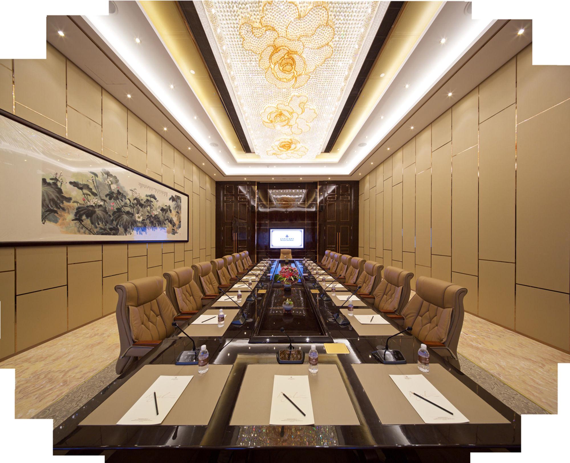 Royal Garden Hotel Shanghai-Free Shuttle To And From Disney & Pvg & Close Metro Line2 Easy To Sha New Expo Buitenkant foto