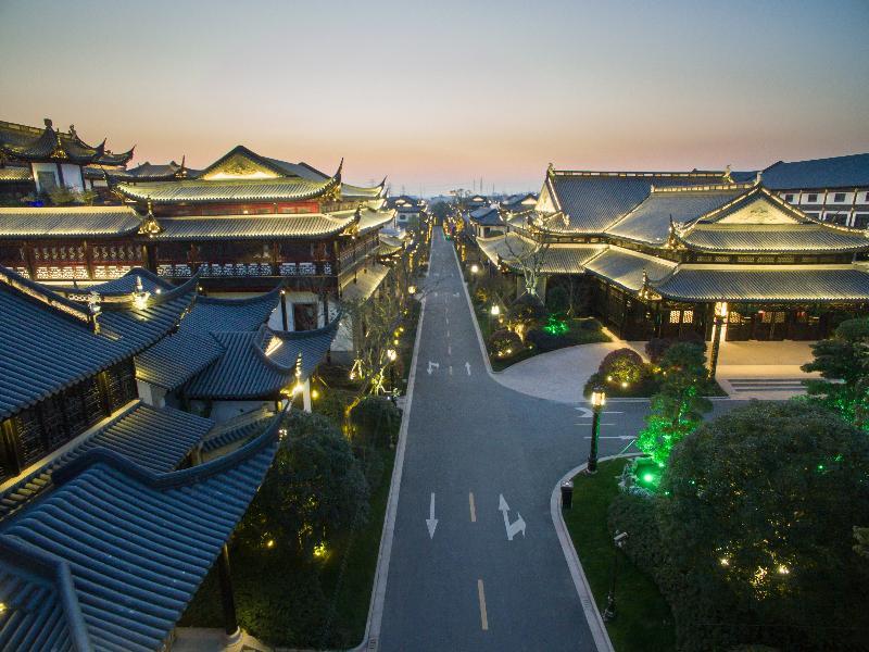 Royal Garden Hotel Shanghai-Free Shuttle To And From Disney & Pvg & Close Metro Line2 Easy To Sha New Expo Buitenkant foto
