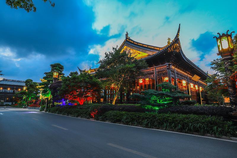 Royal Garden Hotel Shanghai-Free Shuttle To And From Disney & Pvg & Close Metro Line2 Easy To Sha New Expo Buitenkant foto